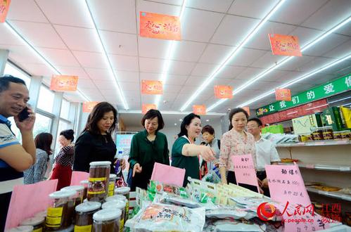 线上线下打开销路 江西21个贫困县农产品摆进扶贫馆货架